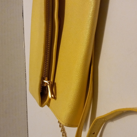 International Concepts Yellow Crossbody Purse. 23-30 " Adjustable strap - Picture 3 of 9